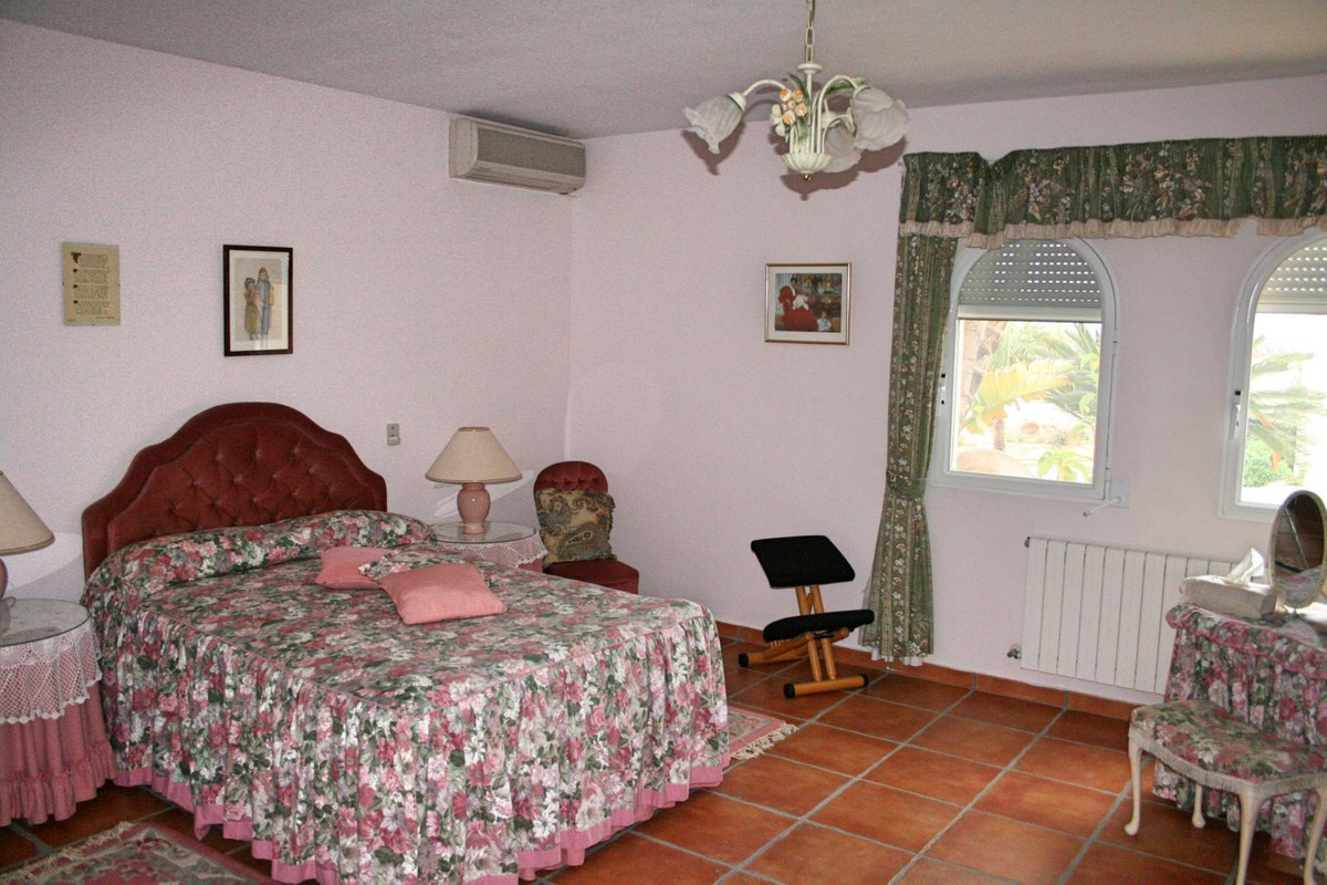 5 Bed Townhouse for sale in Lalfás Del Pi Costa Blanca, Alicante, Spain