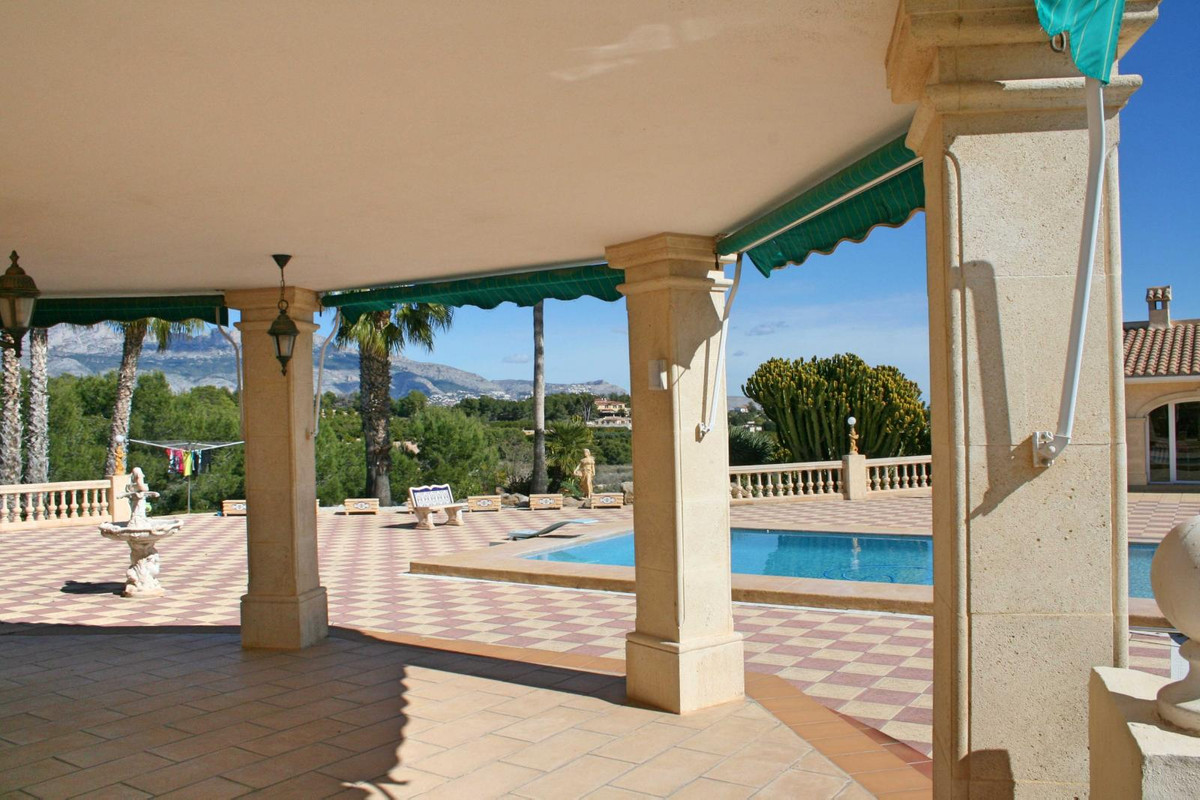 5 Bed Townhouse for sale in Lalfás Del Pi Costa Blanca, Alicante, Spain