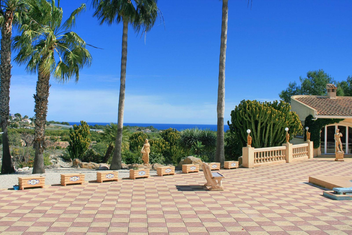 5 Bed Townhouse for sale in Lalfás Del Pi Costa Blanca, Alicante, Spain