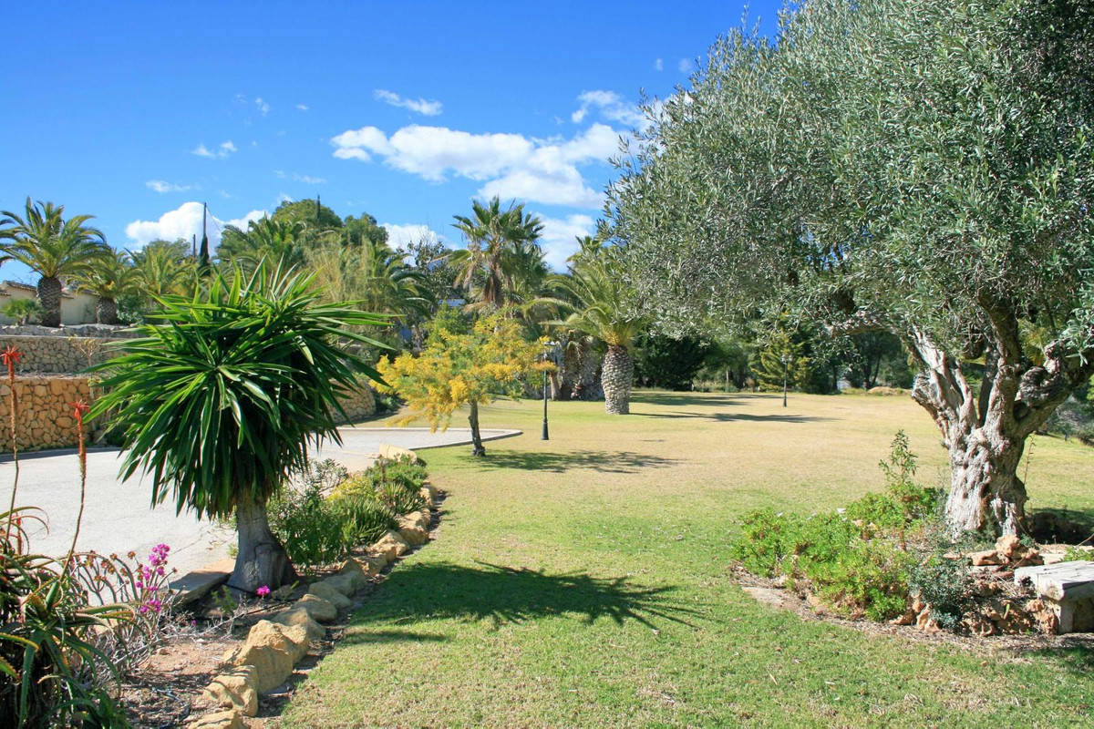 5 Bed Townhouse for sale in Lalfás Del Pi Costa Blanca, Alicante, Spain