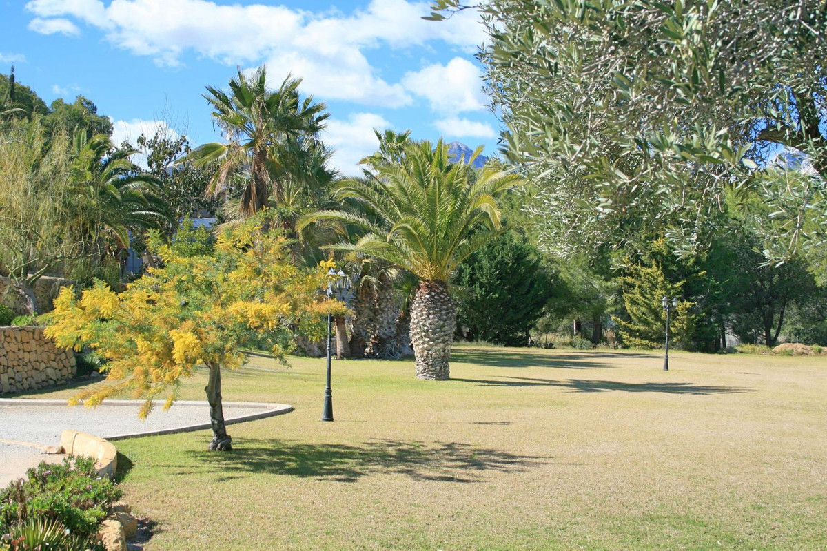 5 Bed Townhouse for sale in Lalfás Del Pi Costa Blanca, Alicante, Spain