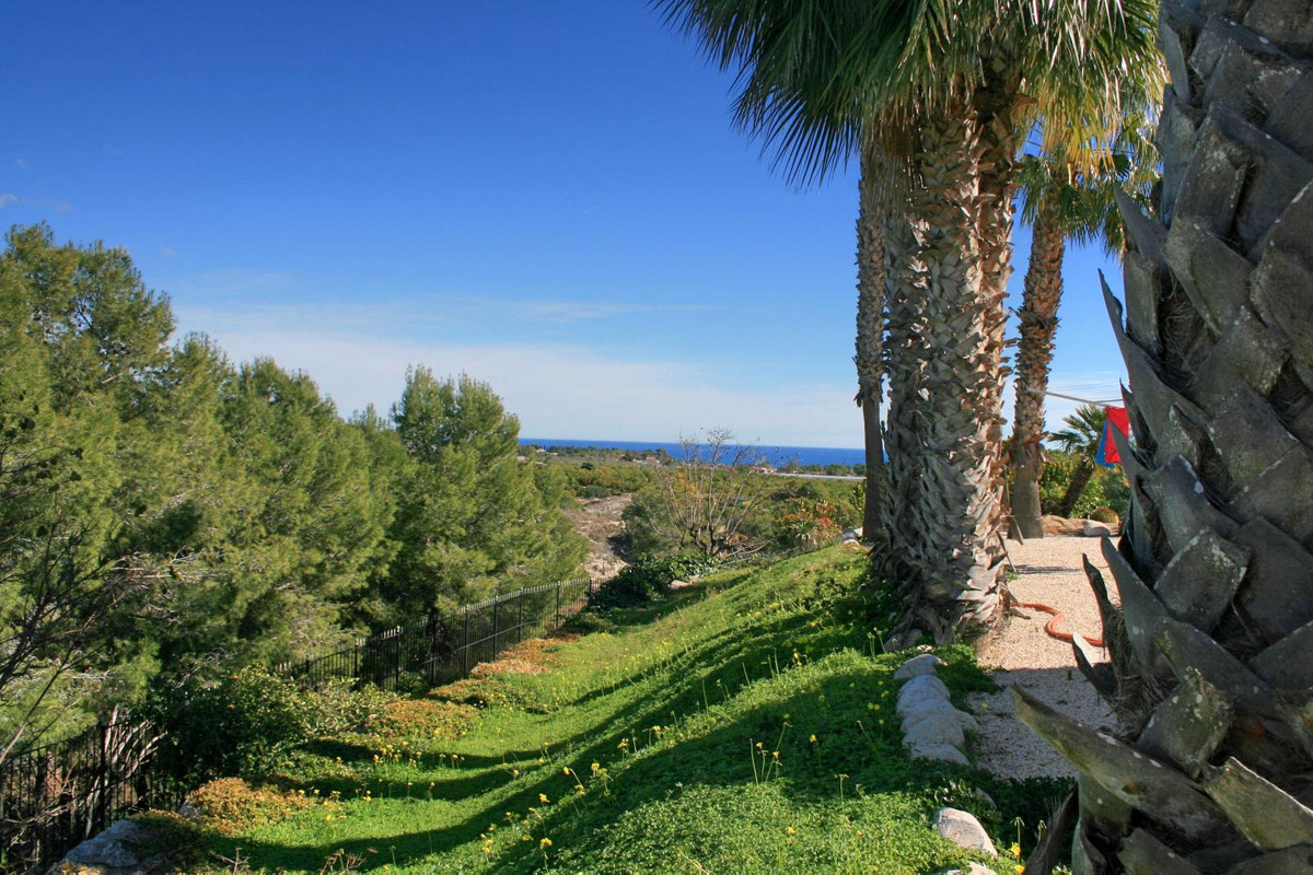 5 Bed Townhouse for sale in Lalfás Del Pi Costa Blanca, Alicante, Spain