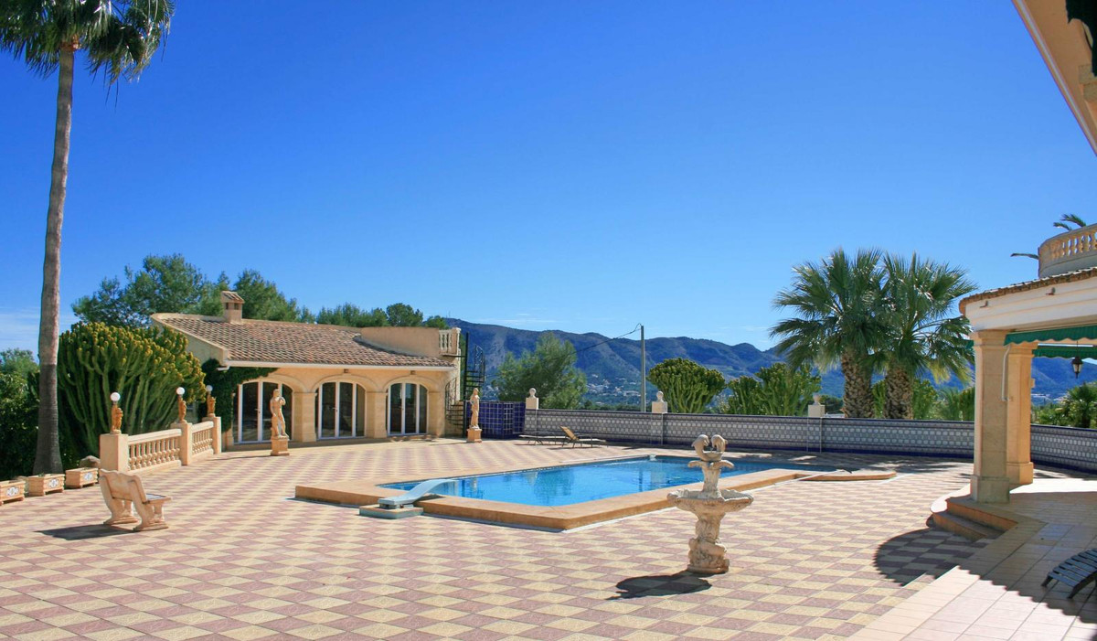 5 Bed Townhouse for sale in Lalfás Del Pi Costa Blanca, Alicante, Spain