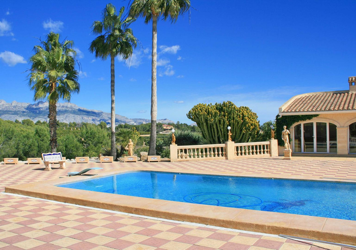 5 Bed Townhouse for sale in Lalfás Del Pi Costa Blanca, Alicante, Spain