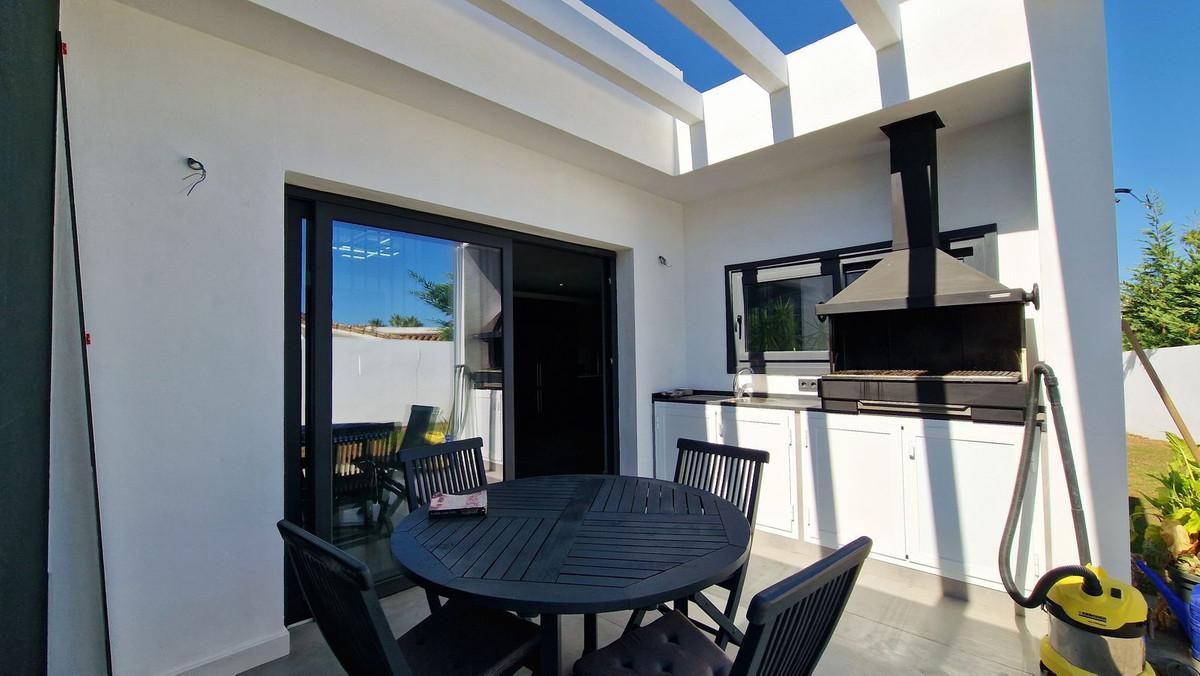 3 Bed Townhouse for sale in San Pedro De Alcántara Costa Del Sol, Málaga, Spain