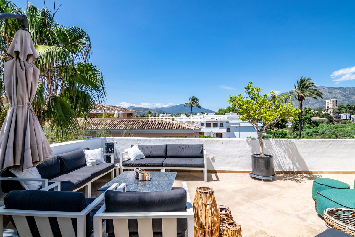 3 Bed Apartment for sale in Nueva Andalucía Costa Del Sol, Málaga, Spain