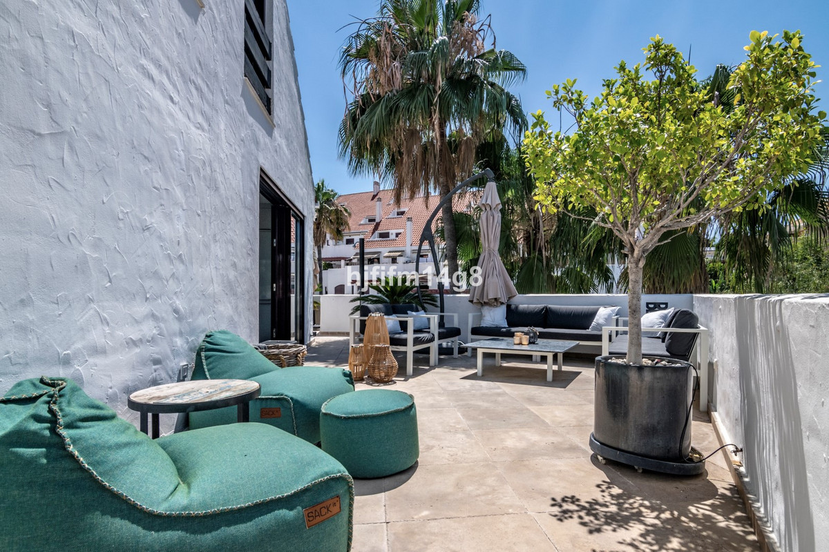 3 Bed Apartment for sale in Nueva Andalucía Costa Del Sol, Málaga, Spain