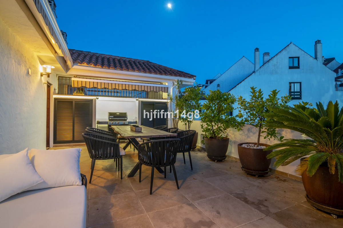 3 Bed Apartment for sale in Nueva Andalucía Costa Del Sol, Málaga, Spain