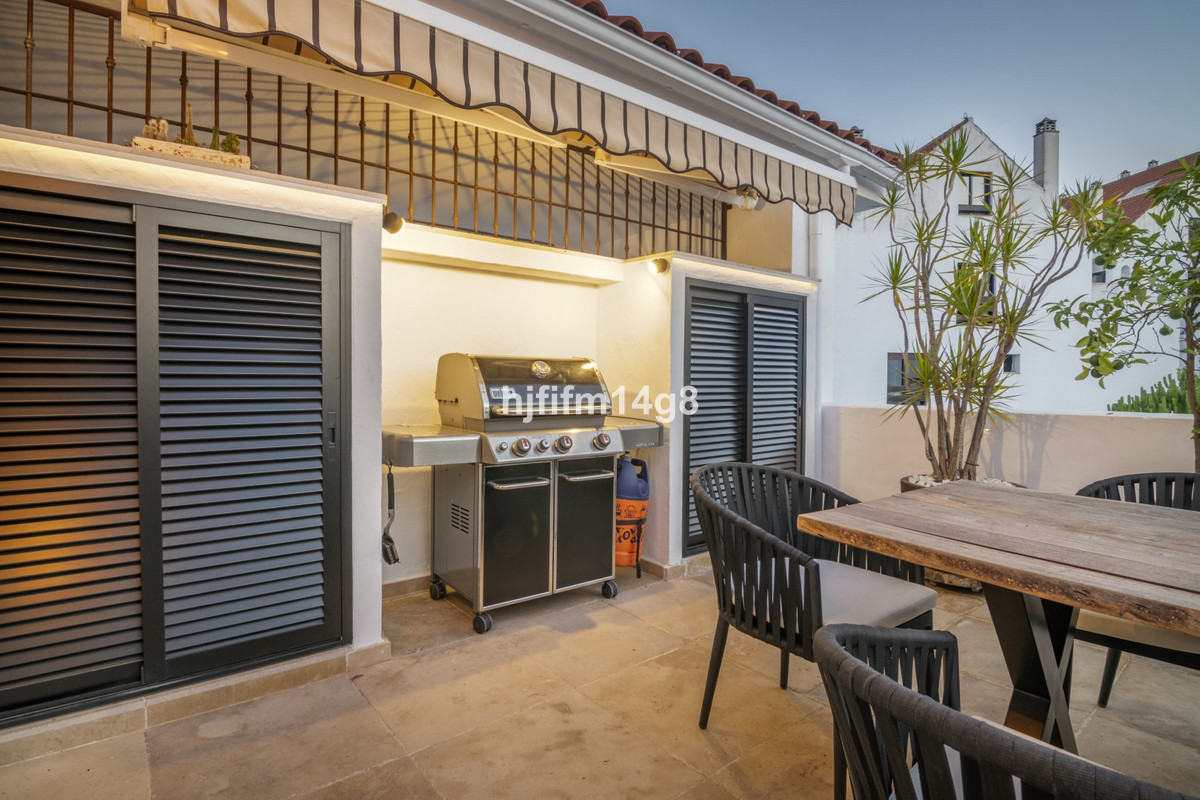 3 Bed Apartment for sale in Nueva Andalucía Costa Del Sol, Málaga, Spain