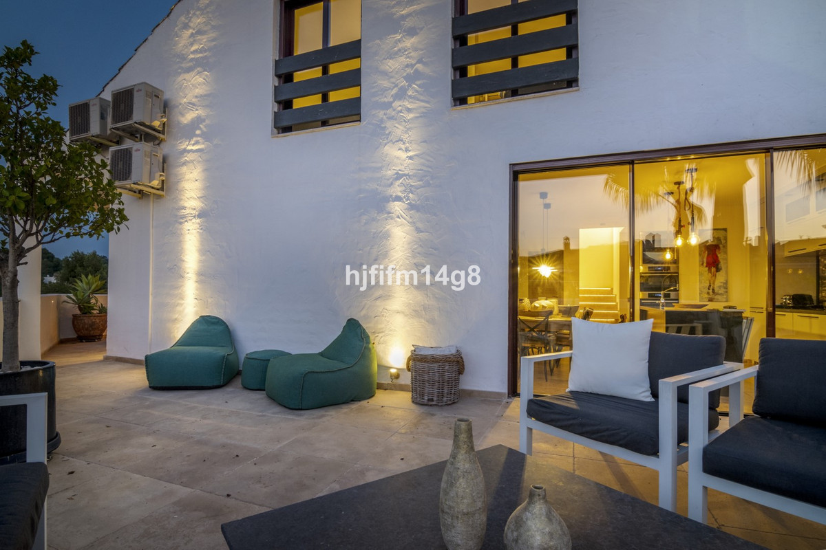 3 Bed Apartment for sale in Nueva Andalucía Costa Del Sol, Málaga, Spain