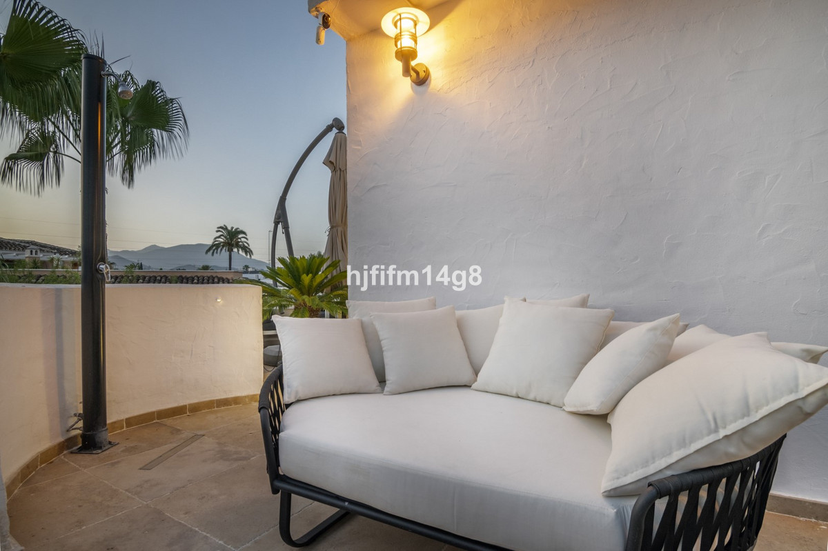 3 Bed Apartment for sale in Nueva Andalucía Costa Del Sol, Málaga, Spain