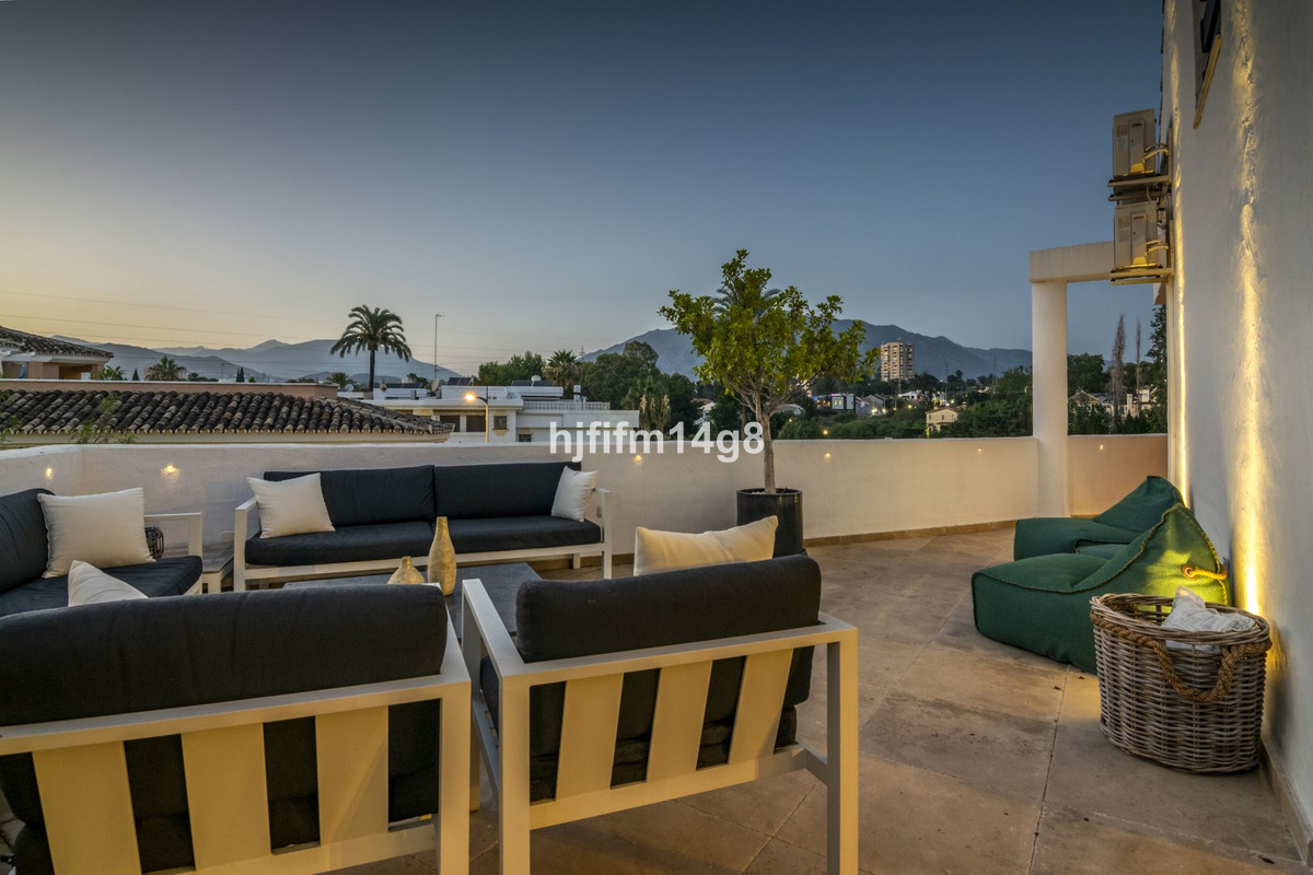 3 Bed Apartment for sale in Nueva Andalucía Costa Del Sol, Málaga, Spain