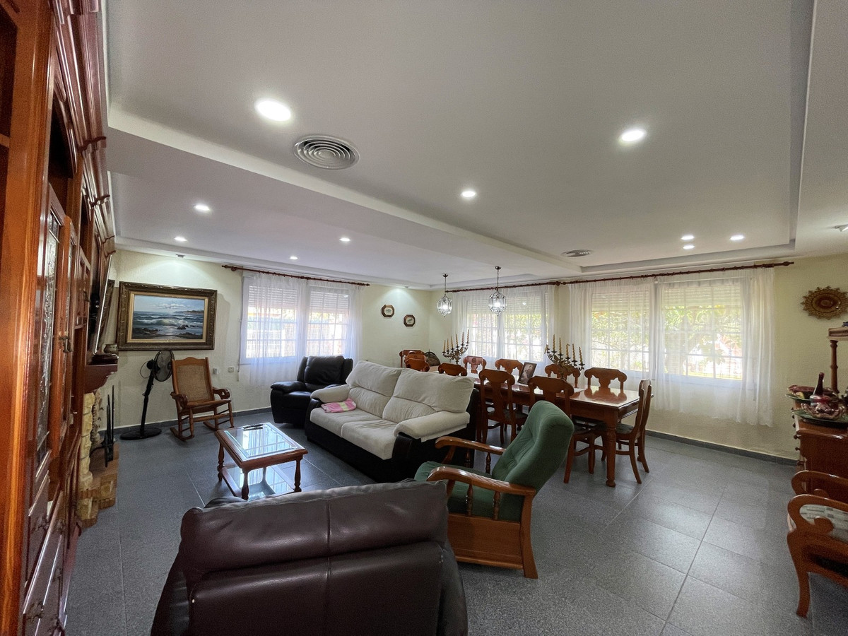 8 Bed Townhouse for sale in Cabo Roig Costa Blanca, Alicante, Spain