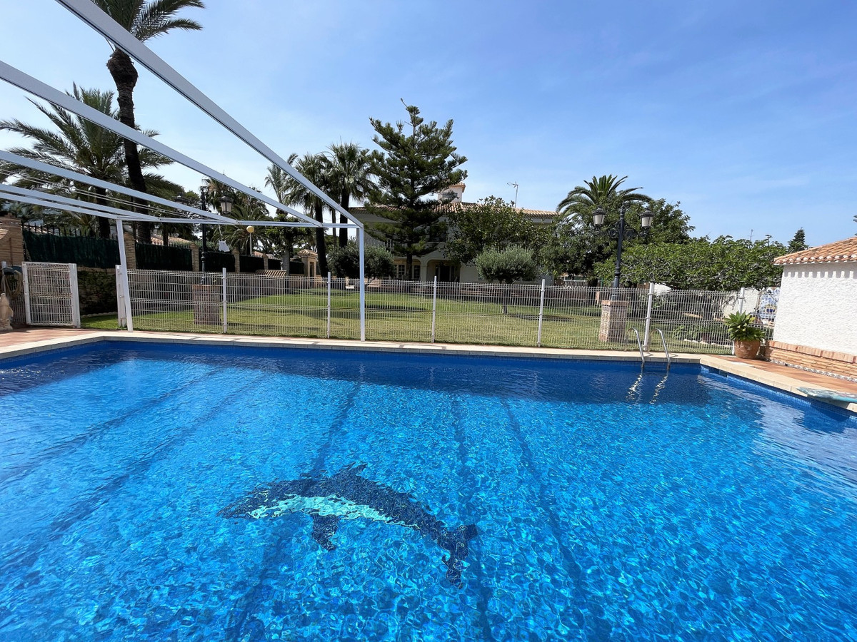 8 Bed Townhouse for sale in Cabo Roig Costa Blanca, Alicante, Spain