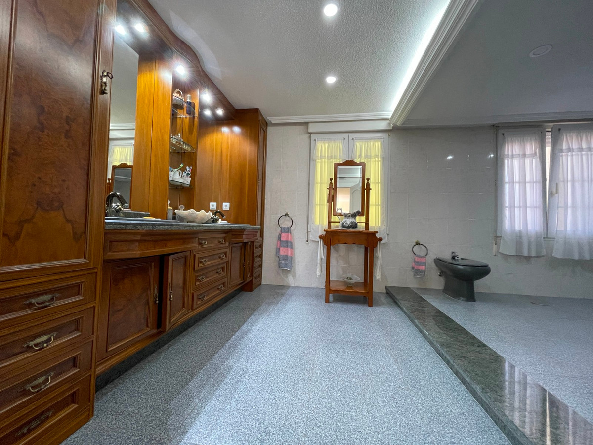 8 Bed Townhouse for sale in Cabo Roig Costa Blanca, Alicante, Spain