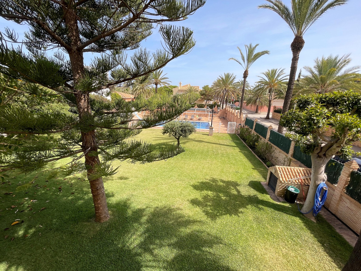 8 Bed Townhouse for sale in Cabo Roig Costa Blanca, Alicante, Spain