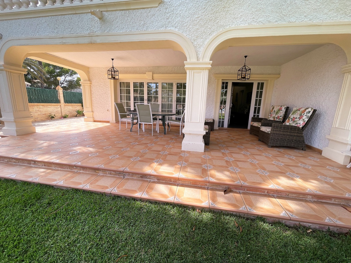 8 Bed Townhouse for sale in Cabo Roig Costa Blanca, Alicante, Spain