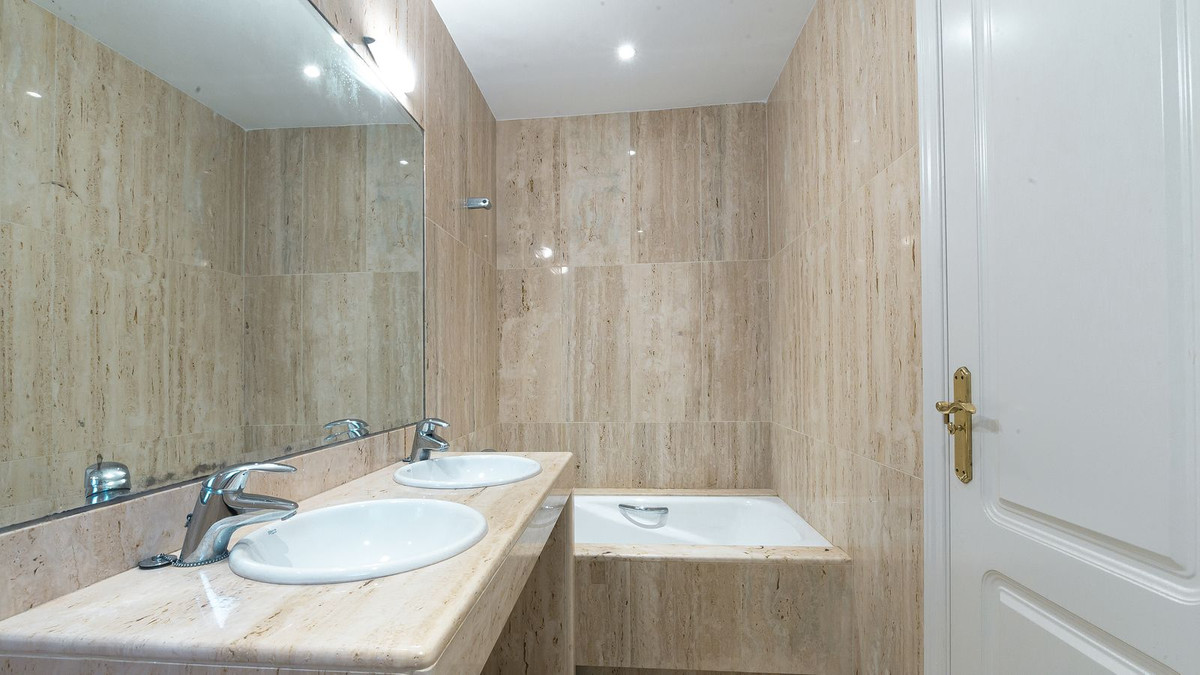3 Bed Townhouse for sale in La Capellania Costa Del Sol, Málaga, Spain