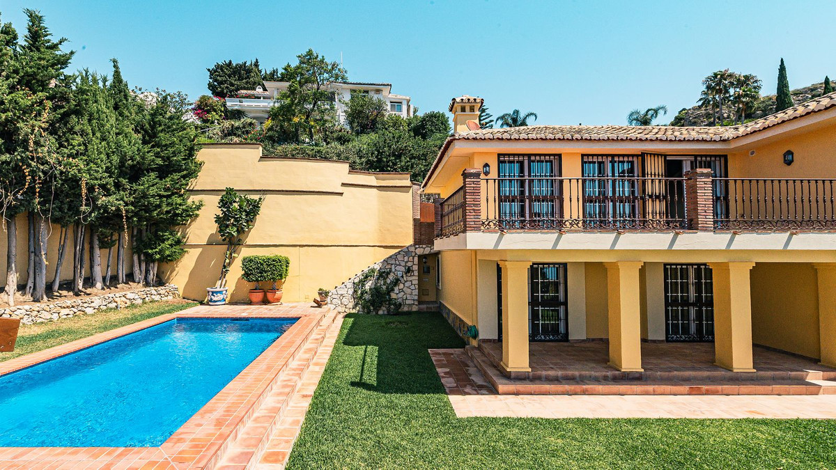 3 Bed Townhouse for sale in La Capellania Costa Del Sol, Málaga, Spain