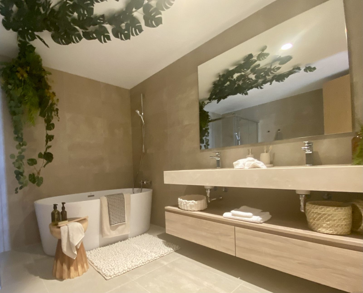 Se vende Villa - Chalet de 5 dormitorios en Costa Del Sol, Málaga, España