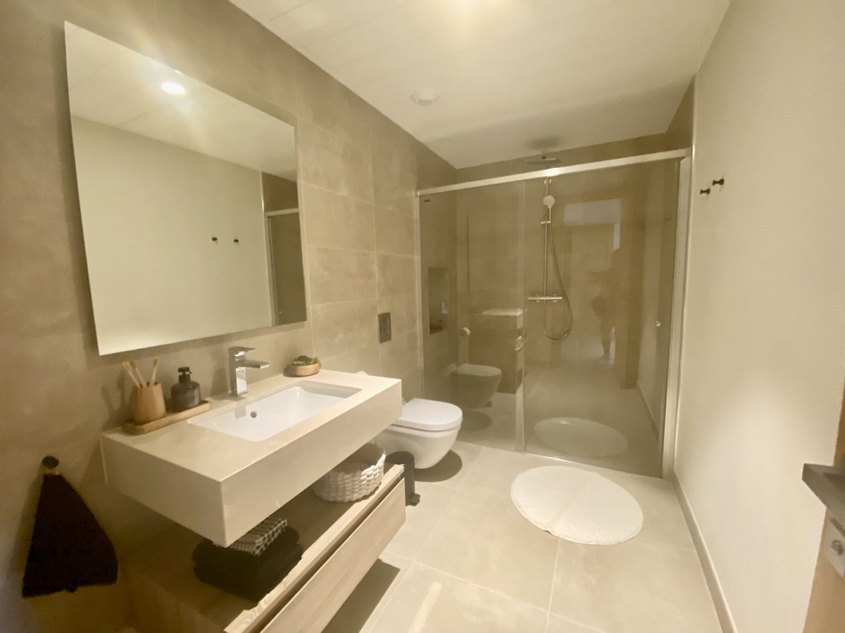 Se vende Villa - Chalet de 5 dormitorios en Costa Del Sol, Málaga, España
