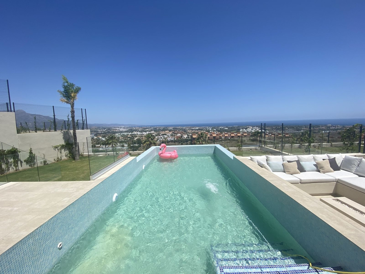 Se vende Villa - Chalet de 5 dormitorios en Costa Del Sol, Málaga, España