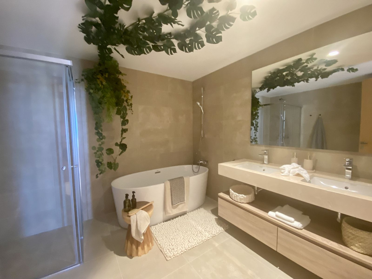Se vende Villa - Chalet de 5 dormitorios en Costa Del Sol, Málaga, España