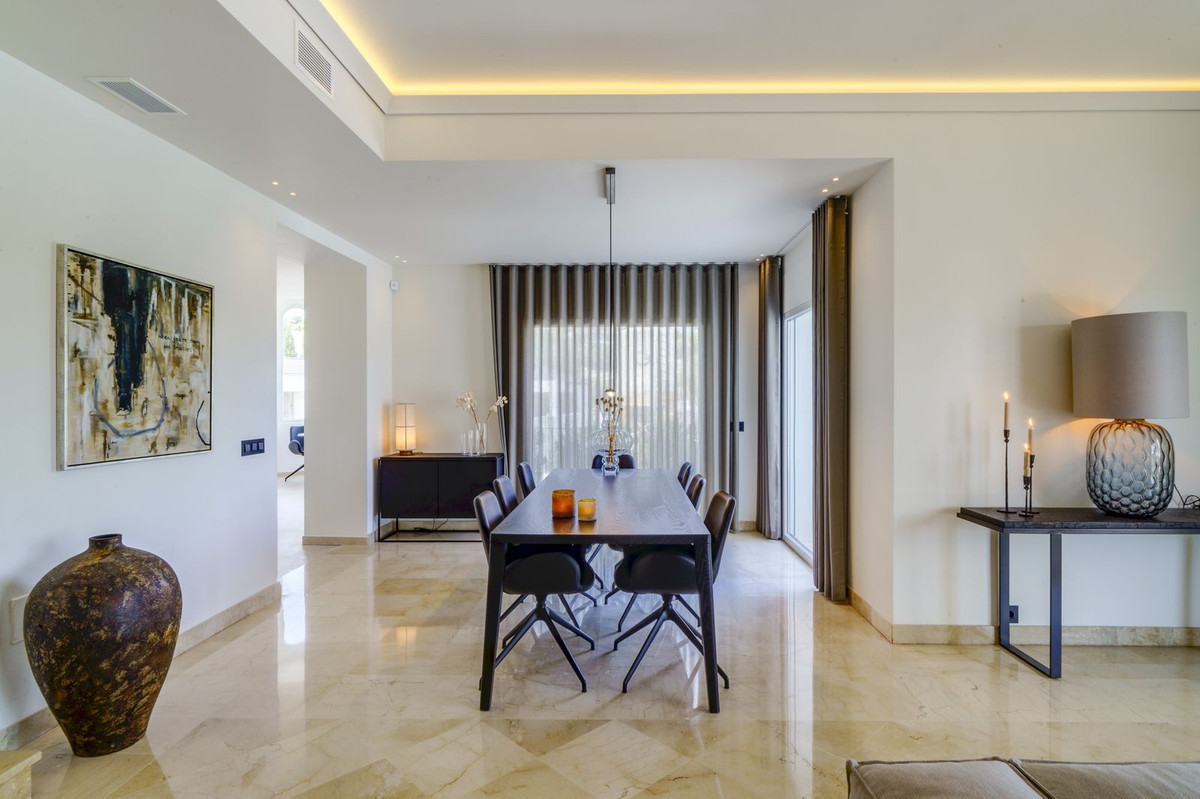Se vende Villa - Chalet de 6 dormitorios en Costa Del Sol, Málaga, España