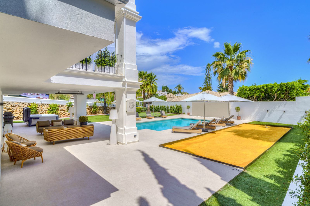 Se vende Villa - Chalet de 6 dormitorios en Costa Del Sol, Málaga, España