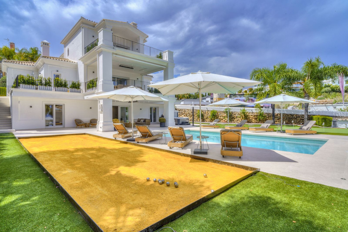 Se vende Villa - Chalet de 6 dormitorios en Costa Del Sol, Málaga, España
