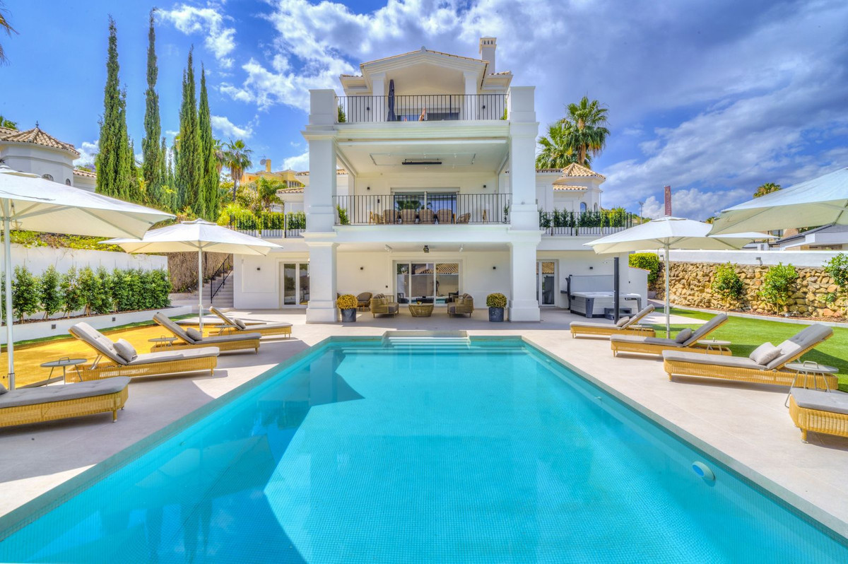 Se vende Villa - Chalet de 6 dormitorios en Costa Del Sol, Málaga, España