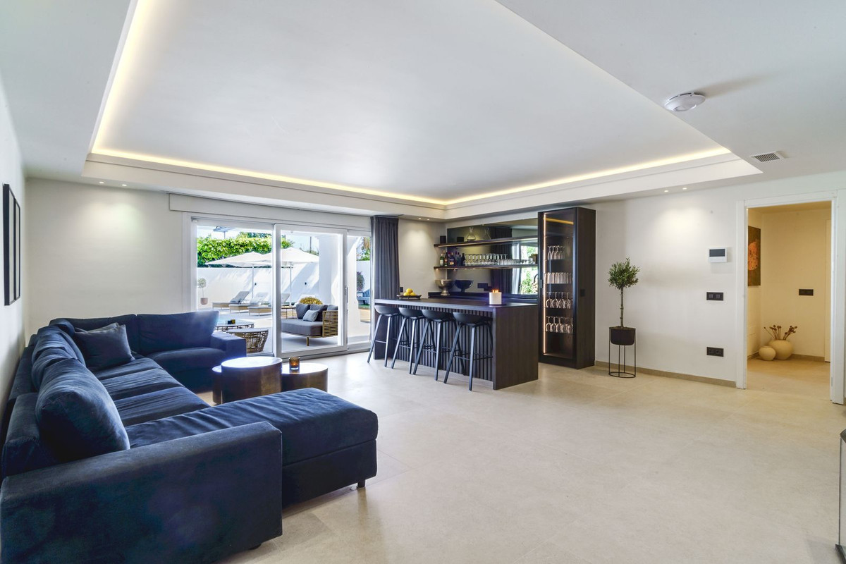 Se vende Villa - Chalet de 6 dormitorios en Costa Del Sol, Málaga, España