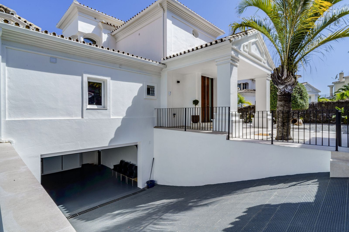 Se vende Villa - Chalet de 6 dormitorios en Costa Del Sol, Málaga, España