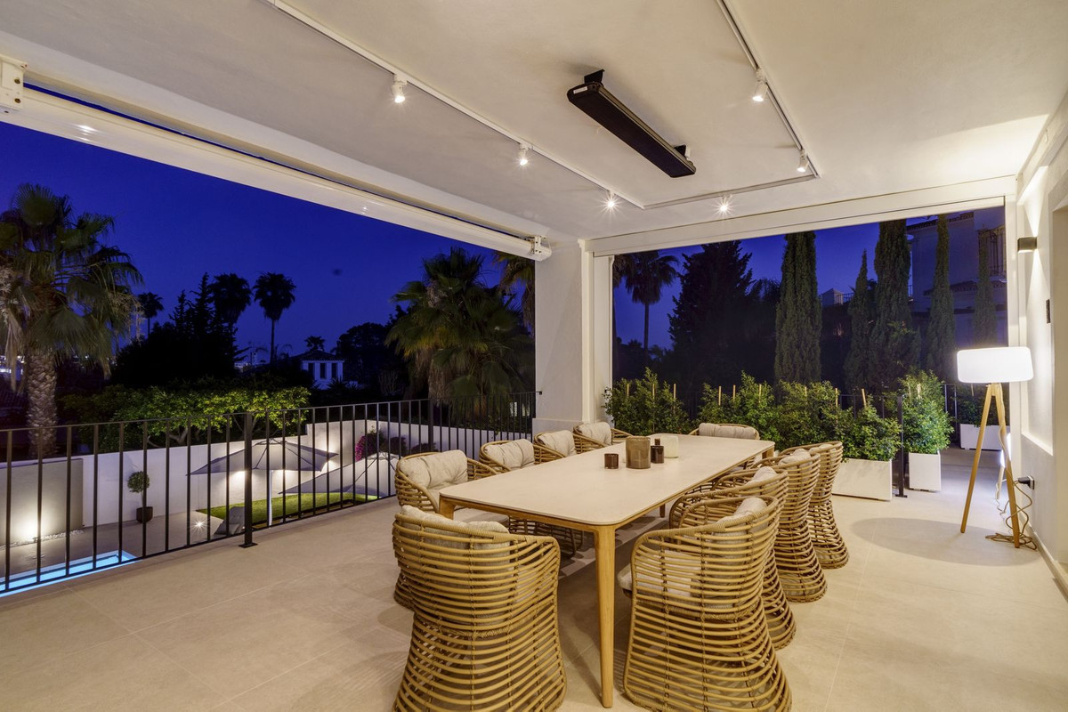Se vende Villa - Chalet de 6 dormitorios en Costa Del Sol, Málaga, España