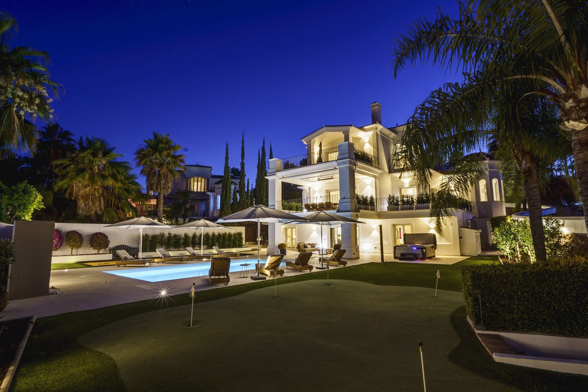 Se vende Villa - Chalet de 6 dormitorios en Costa Del Sol, Málaga, España
