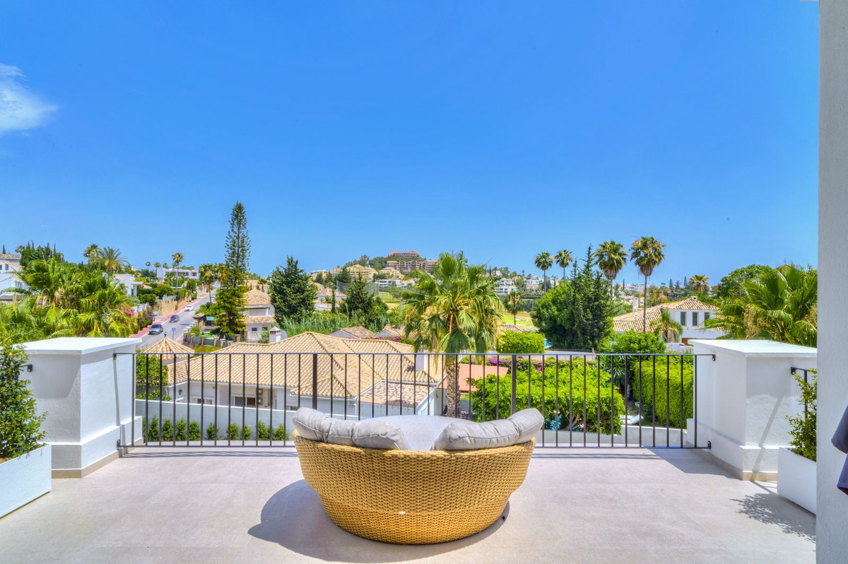 Se vende Villa - Chalet de 6 dormitorios en Costa Del Sol, Málaga, España