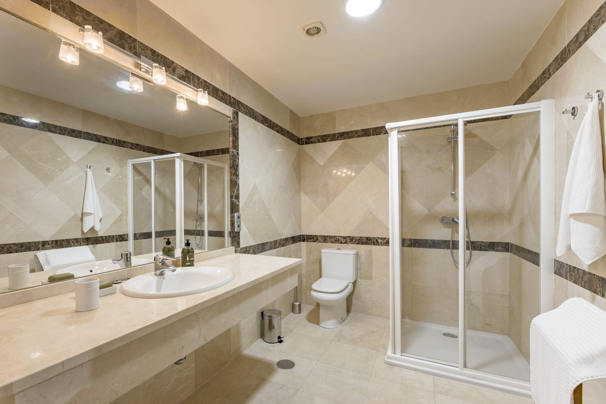 Se vende Villa - Chalet de 6 dormitorios en Costa Del Sol, Málaga, España