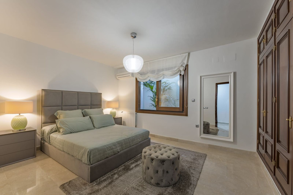 Se vende Villa - Chalet de 6 dormitorios en Costa Del Sol, Málaga, España