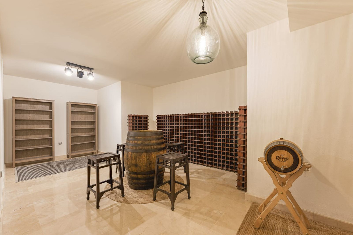 Se vende Villa - Chalet de 6 dormitorios en Costa Del Sol, Málaga, España