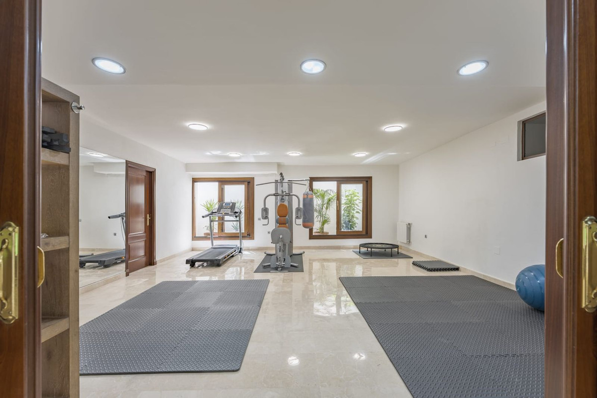 Se vende Villa - Chalet de 6 dormitorios en Costa Del Sol, Málaga, España