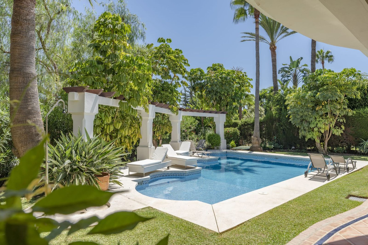 Se vende Villa - Chalet de 6 dormitorios en Costa Del Sol, Málaga, España