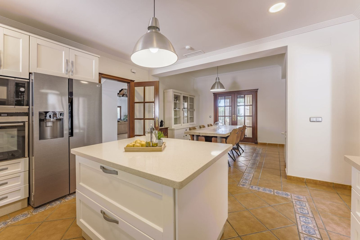 Se vende Villa - Chalet de 6 dormitorios en Costa Del Sol, Málaga, España