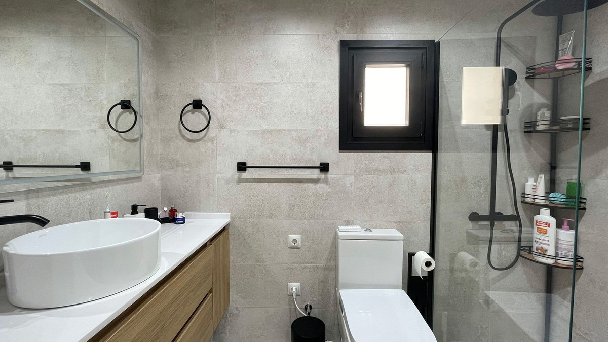 Se vende Apartamento Planta Media de 2 dormitorios en Costa Del Sol, Málaga, España