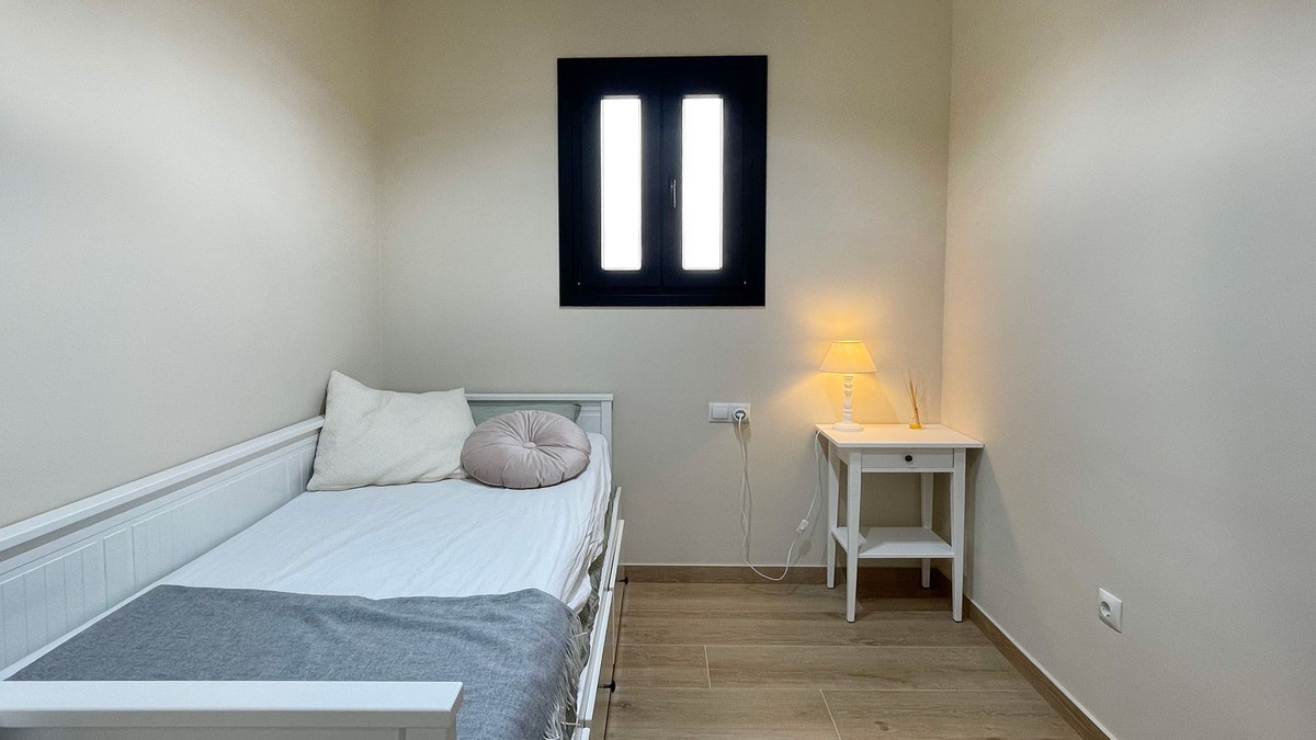Se vende Apartamento Planta Media de 2 dormitorios en Costa Del Sol, Málaga, España