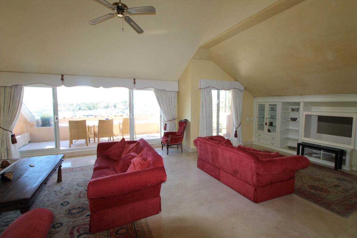 Se vende Ático de 4 dormitorios en Costa Del Sol, Cadiz, España