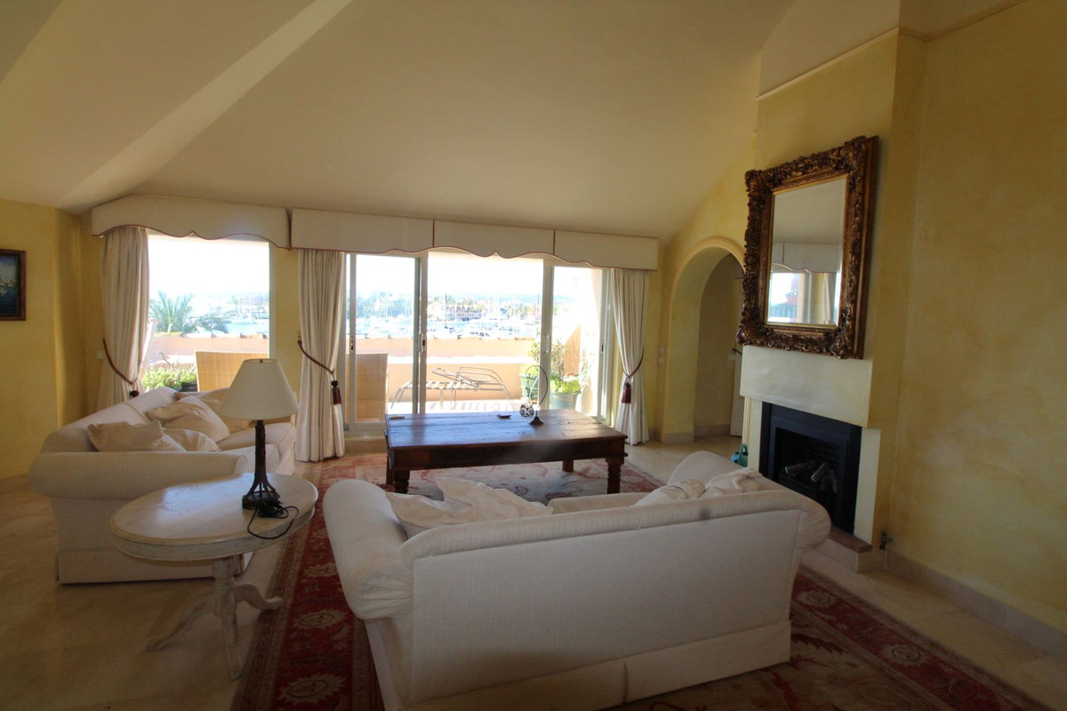 Se vende Ático de 4 dormitorios en Costa Del Sol, Cadiz, España