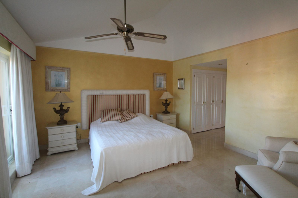 Se vende Ático de 4 dormitorios en Costa Del Sol, Cadiz, España