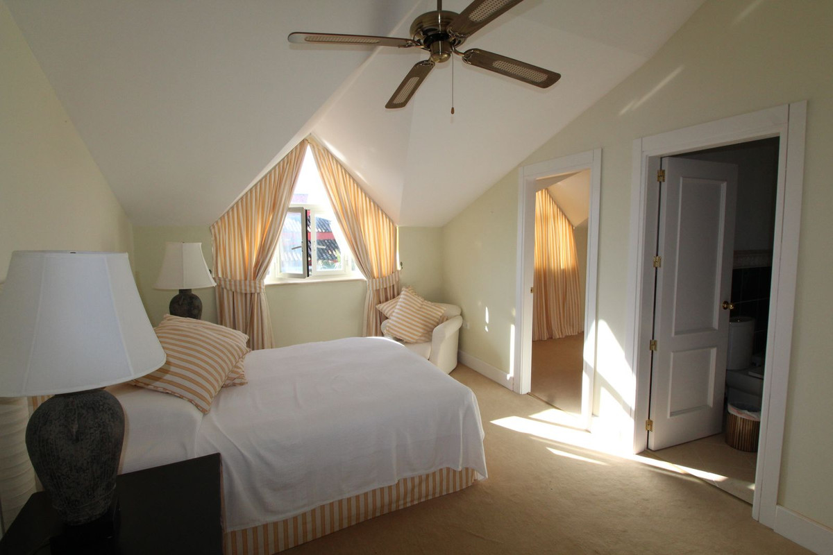Se vende Ático de 4 dormitorios en Costa Del Sol, Cadiz, España