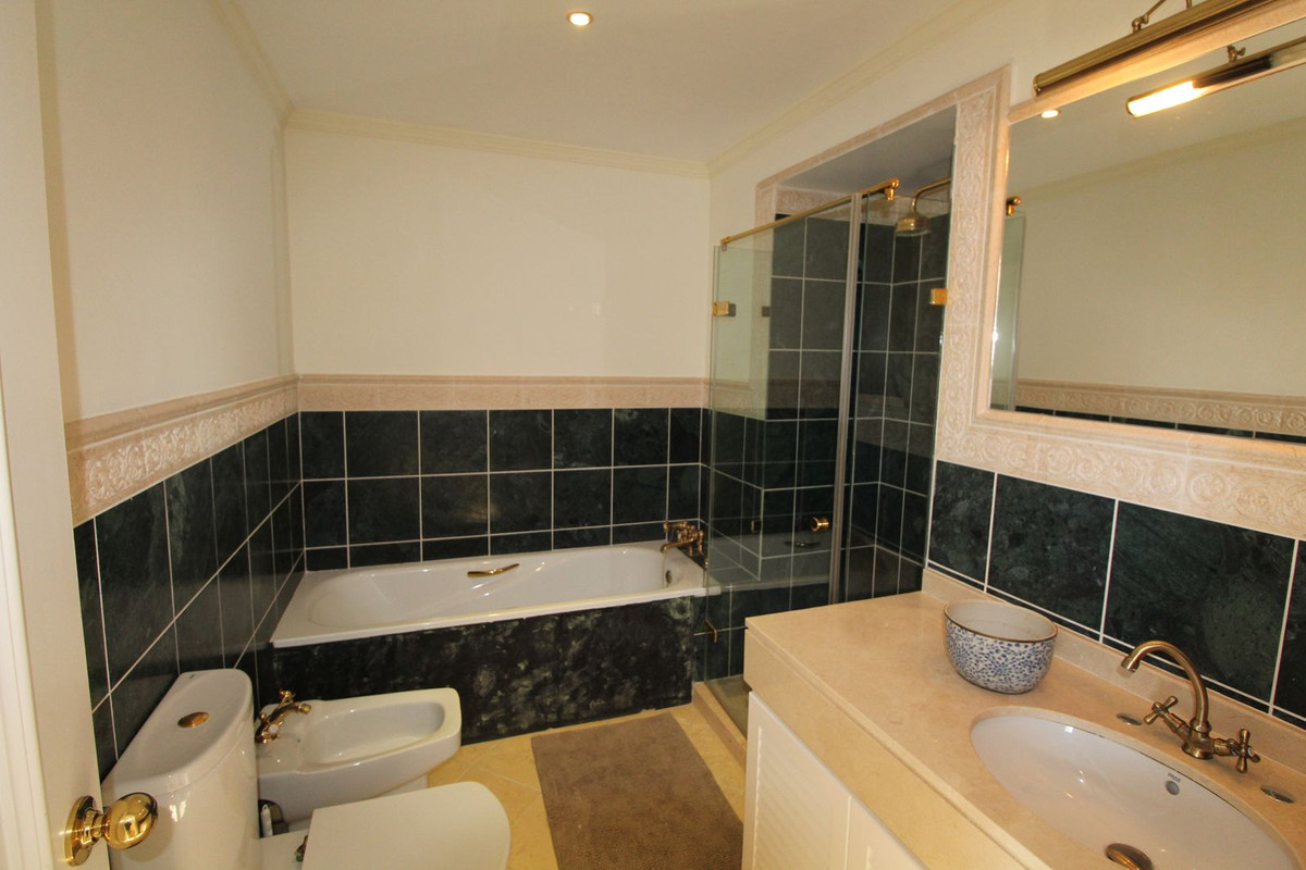 Se vende Ático de 4 dormitorios en Costa Del Sol, Cadiz, España