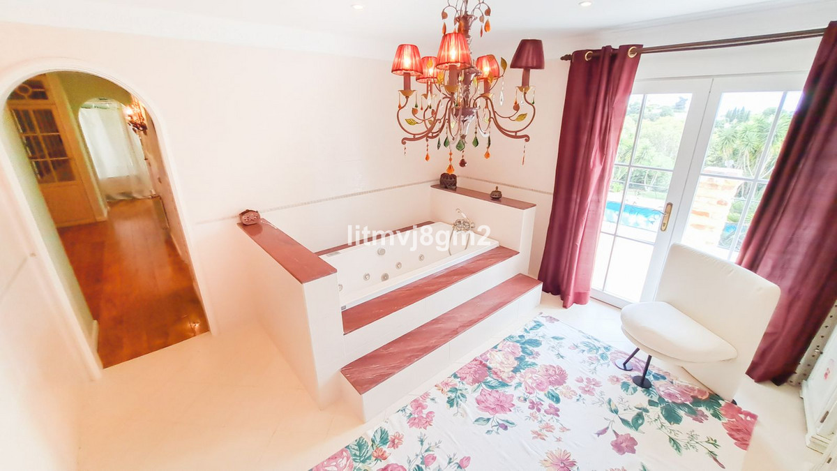 5 Bed Townhouse for sale in Benahavís Costa Del Sol, Málaga, Spain